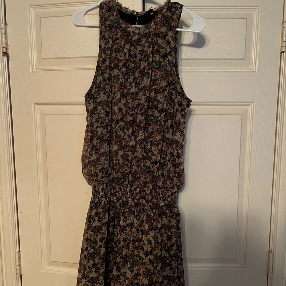 H&M Flowy dress with cinched waist - from H&M - worn twice - size 10